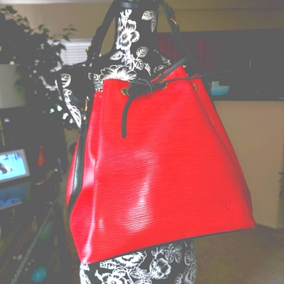 Louis Vuitton Noe Bucket Bag ❤️🖤 - Picture 4 of 16